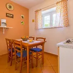 Romantisches Nur 300 Meter Zum Mit Parkplatz Und Grill * Crikvenica