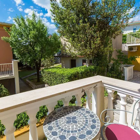 Romantisches Nur 300 Meter Zum Mit Parkplatz Und Grill Crikvenica