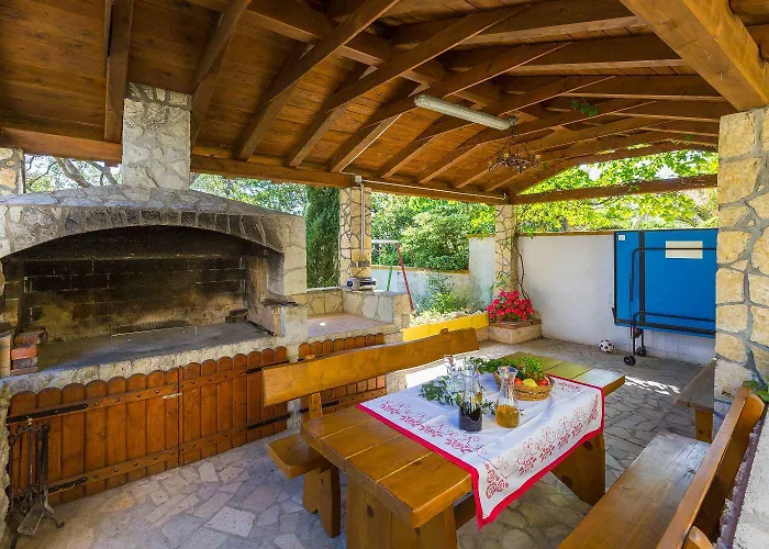 Romantisches Nur 300 Meter Zum Mit Parkplatz Und Grill * Crikvenica