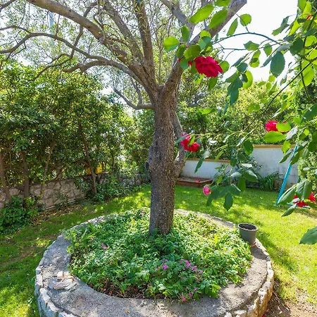 Apartment Romantisches Nur 300 Meter Zum Mit Parkplatz Und Grill Crikvenica